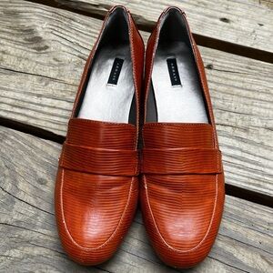 Array Women’s Loafers